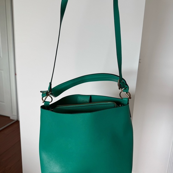 Green Bag with short handle and detachable strap - Picture 2 of 9